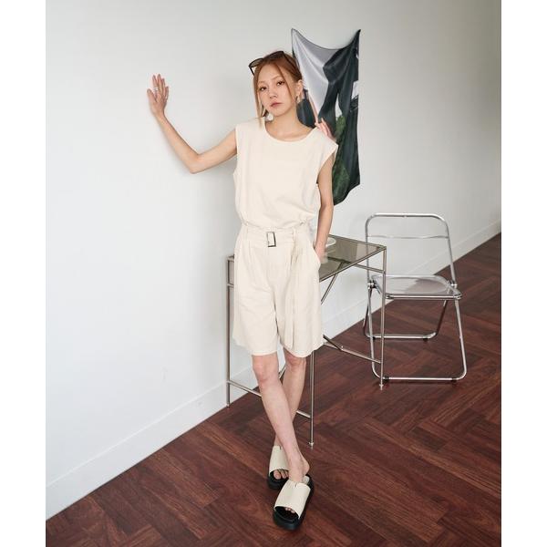 『タイムセール実施中』参考価格：5，060円発売時期：2023年05月コンディション：C（やや使用感あり）使用感があり、やや気になる傷や汚れがあるアイテム首周り・すそ周り：汚れ付属品：ベルト参考商品名：モダンノースリーブ＆ハーフパンツベルト...