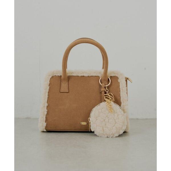 ZOZO問い合わせ番号:99931097ショップ:Chico，チコブランド:Chico，チコ商品名:ロゴチャーム付きスエードムートンバッグカテゴリ:バッグ>ボストンバッグブランド品番:CHZ1052412A0001素材:【ベージュ・ブ...