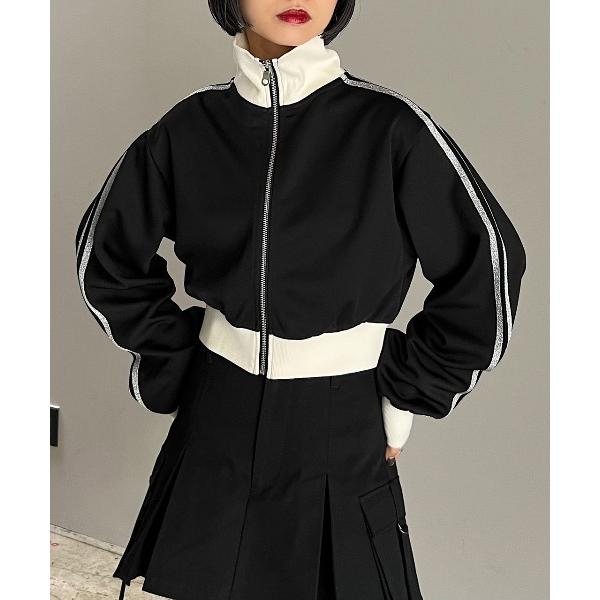 『セール実施中』参考価格：7，920円発売時期：2023年09月コンディション：C（やや使用感あり）使用感があり、やや気になる傷や汚れがあるアイテム首周り・袖口：汚れ参考商品名：ラメラインショートトラックジャケット参考品番：981149【商...