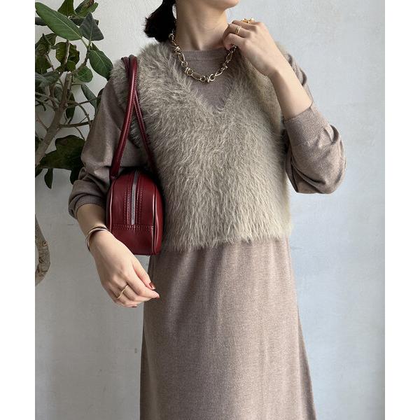 『タイムセール実施中』参考価格：16，500円発売時期：2024年09月コンディション：C（やや使用感あり）使用感があり、やや気になる傷や汚れがあるアイテム全体的：保管上のにおいがします。参考商品名：【WEB限定】シャギーニットベスト＋ワン...