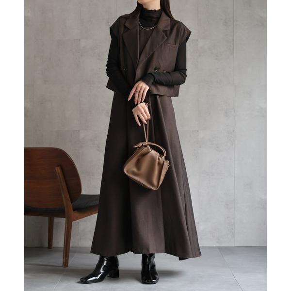 『セール実施中』参考価格：9，900円発売時期：2025年02月コンディション：C（やや使用感あり）使用感があり、やや気になる傷や汚れがあるアイテム全体的：保管上のにおいがします。参考商品名：【SET商品】ショート丈テーラードベスト×フレア...