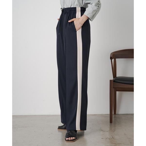 『セール実施中』参考価格：6，490円発売時期：2023年06月コンディション：C（やや使用感あり）使用感があり、やや気になる傷や汚れがあるアイテム全体的：毛玉参考商品名：【新色追加/2サイズ展開】ラインジャージパンツ参考品番：KAZ103...