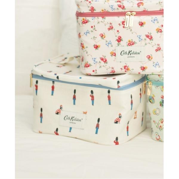 ZOZO問い合わせ番号:100818862ショップ:Cath Kidston，キャス キッドソンブランド:Cath Kidston，キャスキッドソン商品名:バニティーポーチ Royal Guardsカテゴリ:財布/小物>ポーチブランド...