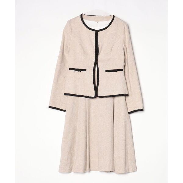 『セール実施中』参考価格：14，080円発売時期：2021年11月コンディション：C（やや使用感あり）使用感があり、やや気になる傷や汚れがあるアイテム脇：汚れ参考商品名：ツイード ノーカラージャケット ドッキングワンピース 2点セットアップ...