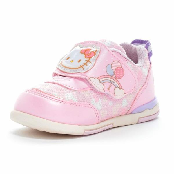 サンリオの、ハローキティのベビーシューズです。通園をはじめ、お出かけなど、マルチに履いていただけます。触ると柔らかい素材でキャラクターの顔を大きく表現したデザインがポイントの商品です。全体的にふんわりとした優しい印象が特徴のカラーリングです...