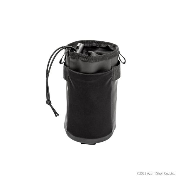 【ステムサイドポーチ】ハンドルに取り付けるタイプのドリンクホルダーです。【さまざまな種類を収納】上部にサイズ調整ストラップがあるため、ペットボトルやエナジードリンクなどの缶ジュースなど様々なものを収納できます。【保温・保冷】バッグ内部は暑い...