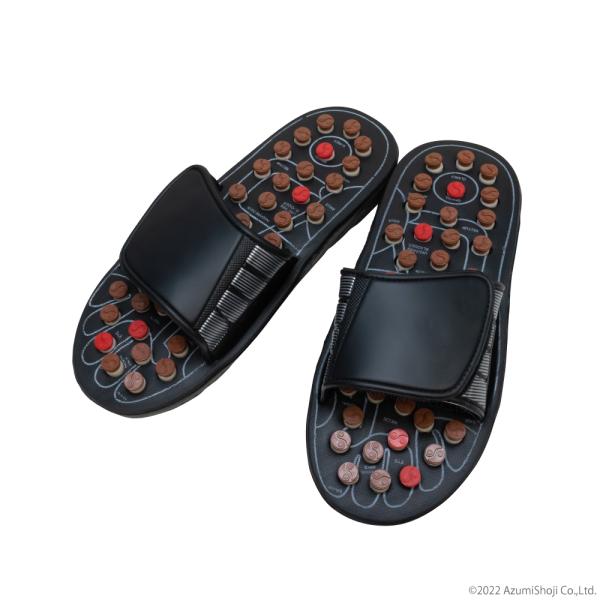 【ツボ押し】たくさんの突起が足ツボを刺激します！【クセになる】最初は少し痛い部分もあるかもしれませんが、だんだんピンポイントでツボを押される感覚がクセになります。【面ファスナー】面ファスナーなので足に合わせて調節可能です。【贈り物】おじいち...