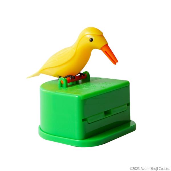 【つまようじホルダー 小鳥 黄色】かわいらしい小鳥さんが爪楊枝を取るのをお助け！【癒し】キュートな見た目でキッチンがとってもかわいく！【お子さんにも】そのまま置いておくには心配な爪楊枝もこれで安心！＜製品詳細＞重量：57g、サイズ：H9×W...