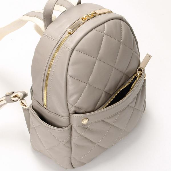 【美品】エンポリオアルマーニ キルティングリュック ミニ レザー ロゴチャーム 美品】エンポリオアルマーニ キルティングリュック ミニ レザー