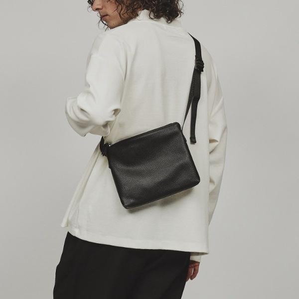 tk.TAKEO KIKUCHI（ティーケータケオキクチ） レザー調サコッシュ