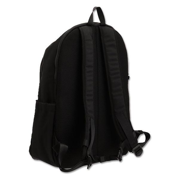 MARY QUANT（マリークヮント） オールブラックシンプルロゴ リュックL