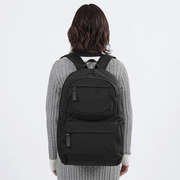 MARY QUANT（マリークヮント） オールブラックシンプルロゴ リュックL