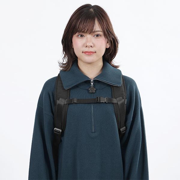MARY QUANT（マリークヮント） オールブラックシンプルロゴ リュックL