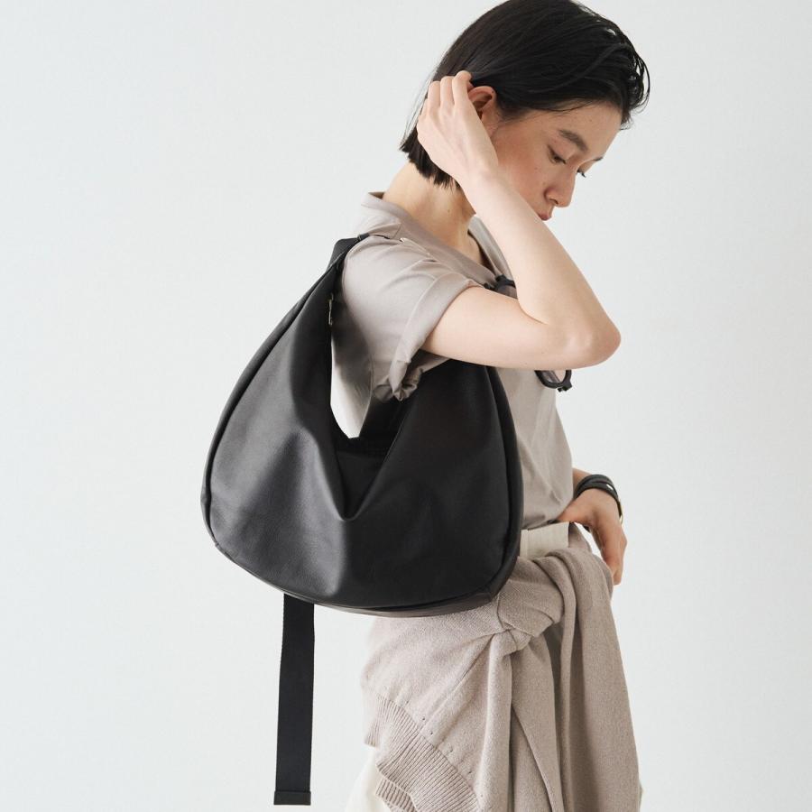 russet（ラシット） ソフトレザーラウンドビッグショルダーバッグ(CE