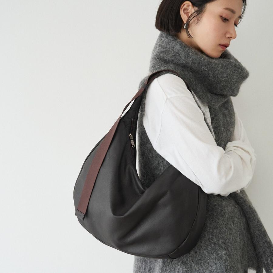 russet（ラシット） ソフトレザーラウンドビッグショルダーバッグ(CE