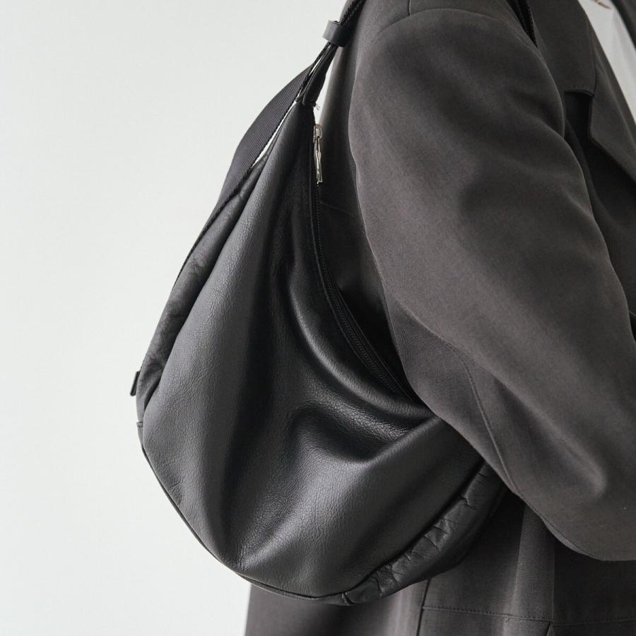 ソフトレザーラウンドショルダーバッグ〈UNISEX〉(CE-1326)の画像