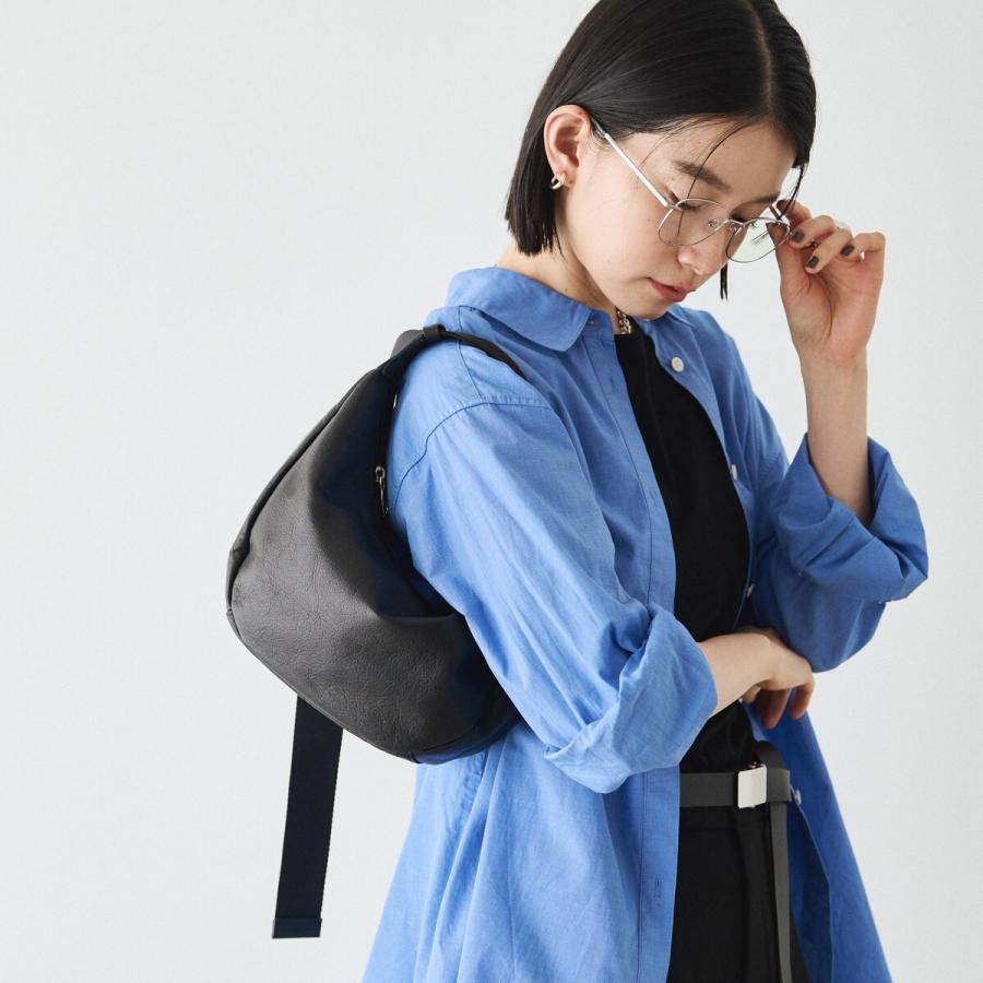 russet（ラシット） ソフトレザーラウンドショルダーバッグ〈UNISEX