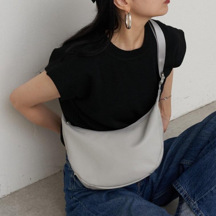russet（ラシット） ソフトレザーラウンドショルダーバッグ〈UNISEX
