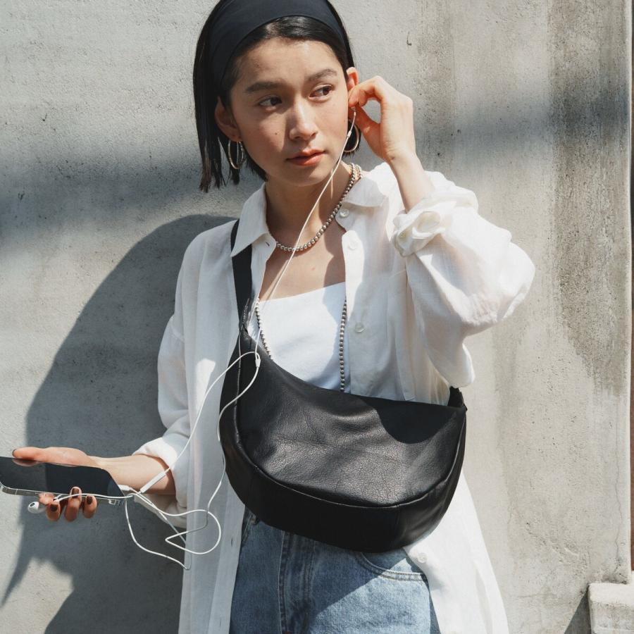 russet（ラシット） ソフトレザーラウンドショルダーバッグ〈UNISEX