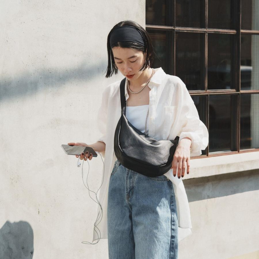 russet（ラシット） ソフトレザーラウンドショルダーバッグ〈UNISEX
