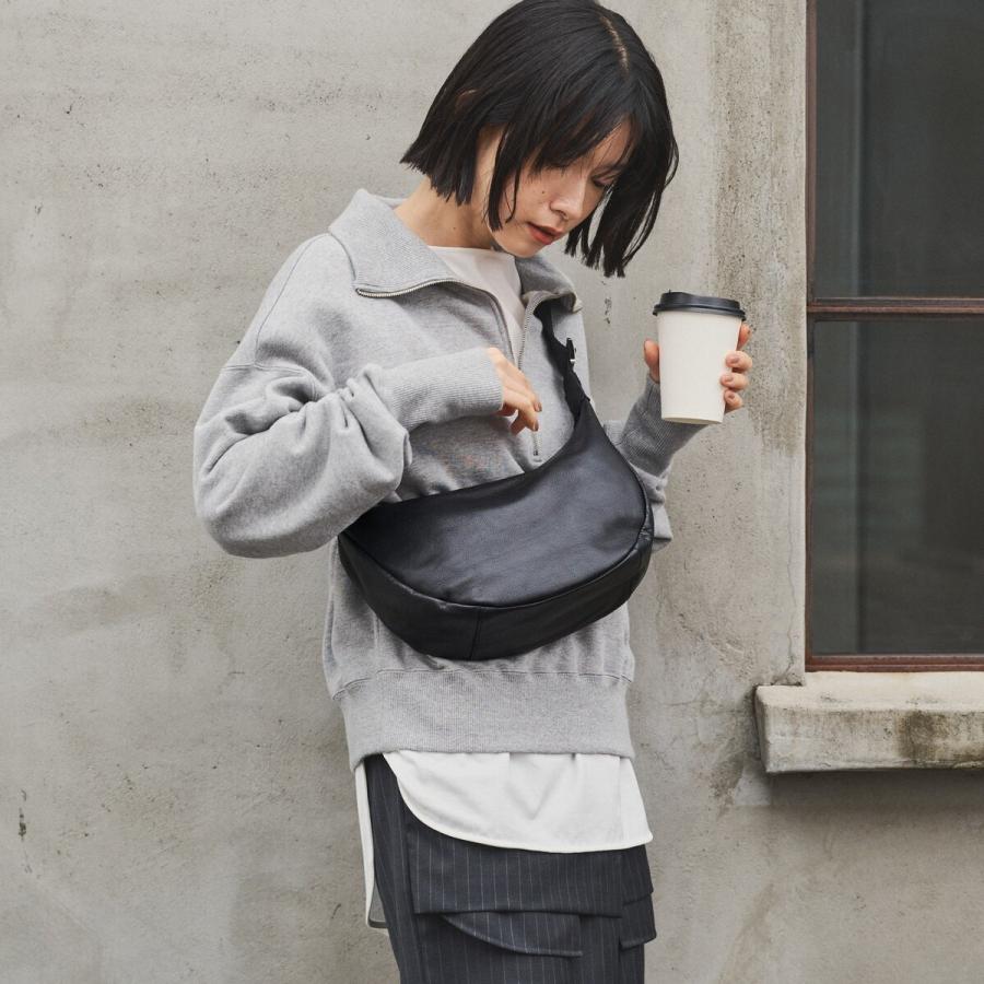 ソフトレザーラウンドショルダーバッグ〈UNISEX〉(CE-1326)の画像