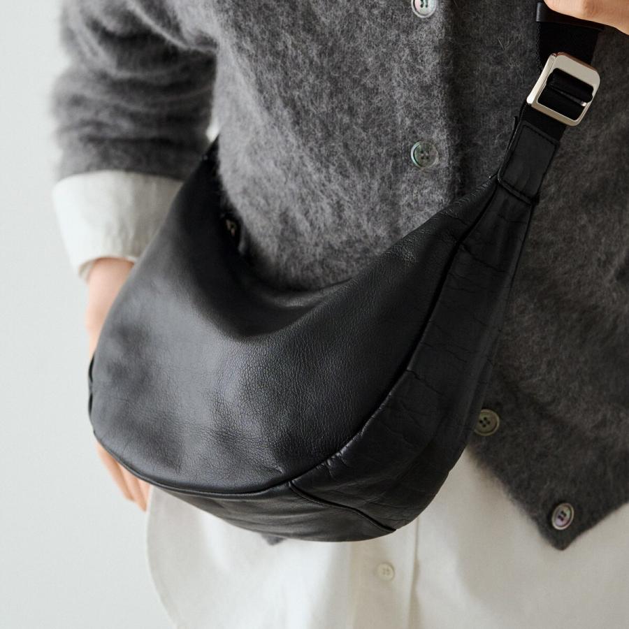 ソフトレザーラウンドショルダーバッグ〈UNISEX〉(CE-1326)の画像