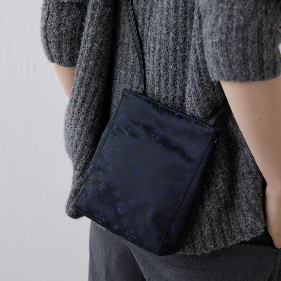 russet（ラシット） ＜大きめスマートフォンも入る＞スマホショルダー