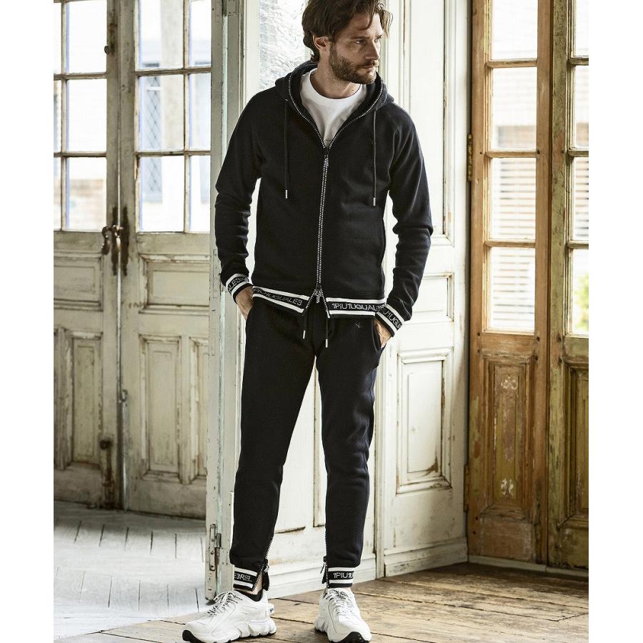 1PIU1UGUALE3 RELAX ラインストーンジップロゴパーカー : マルイ