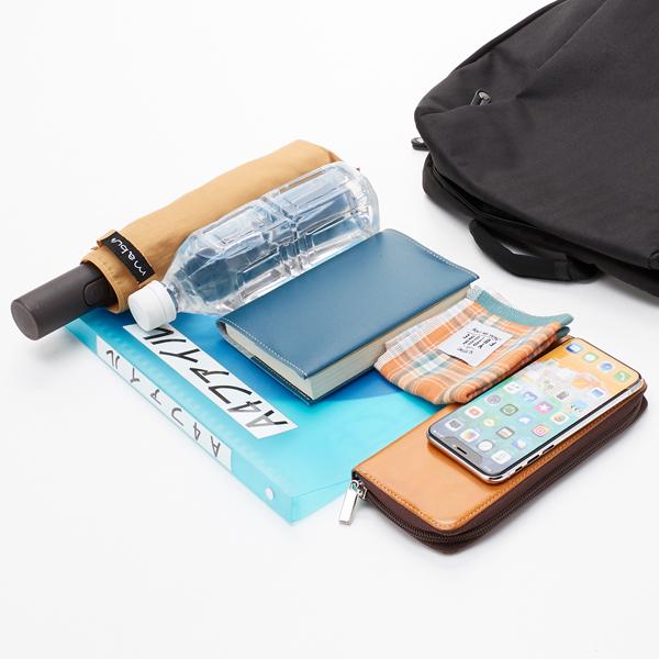 B.C.+ISHUTAL ミニマルデザインでちょうどいいサイズ感の撥水軽量