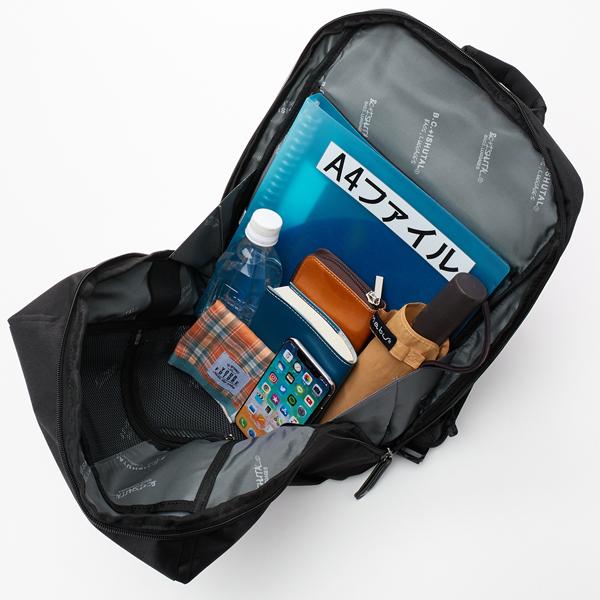 B.C.+ISHUTAL ミニマルデザインでちょうどいいサイズ感の撥水軽量