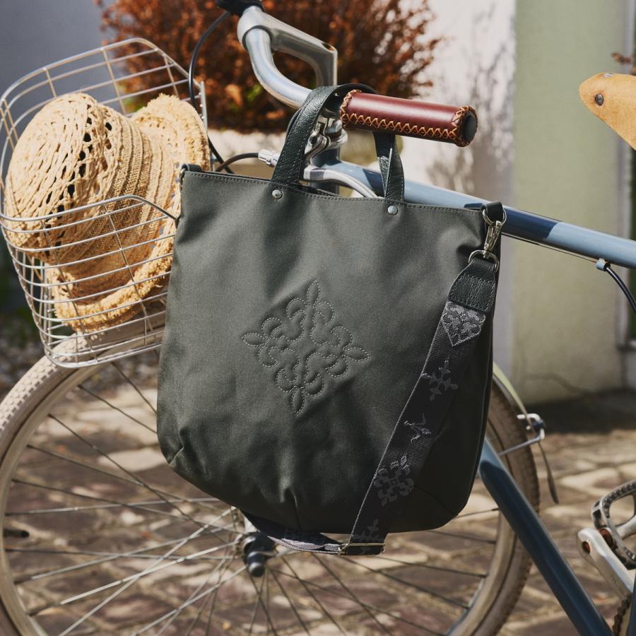 russet（ラシット） 〈新色追加〉スリム2WAYトートバッグ ＜ナイロン