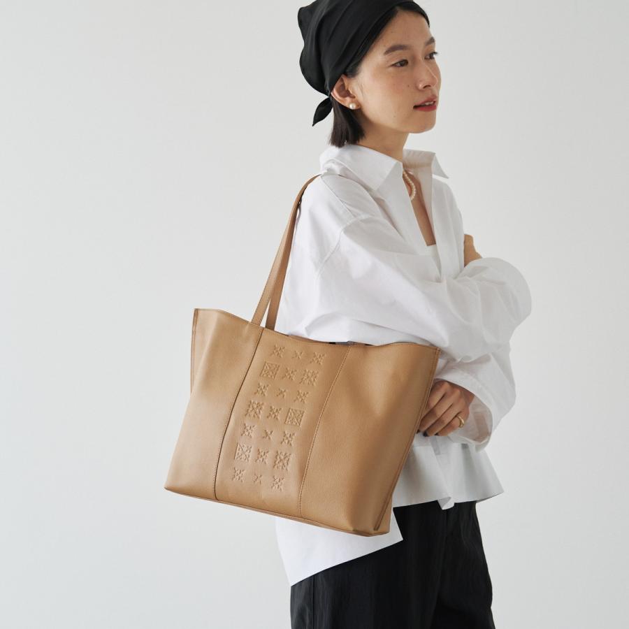russet（ラシット） 【2024AW】モノグラムプレスレザートートバッグ(CE