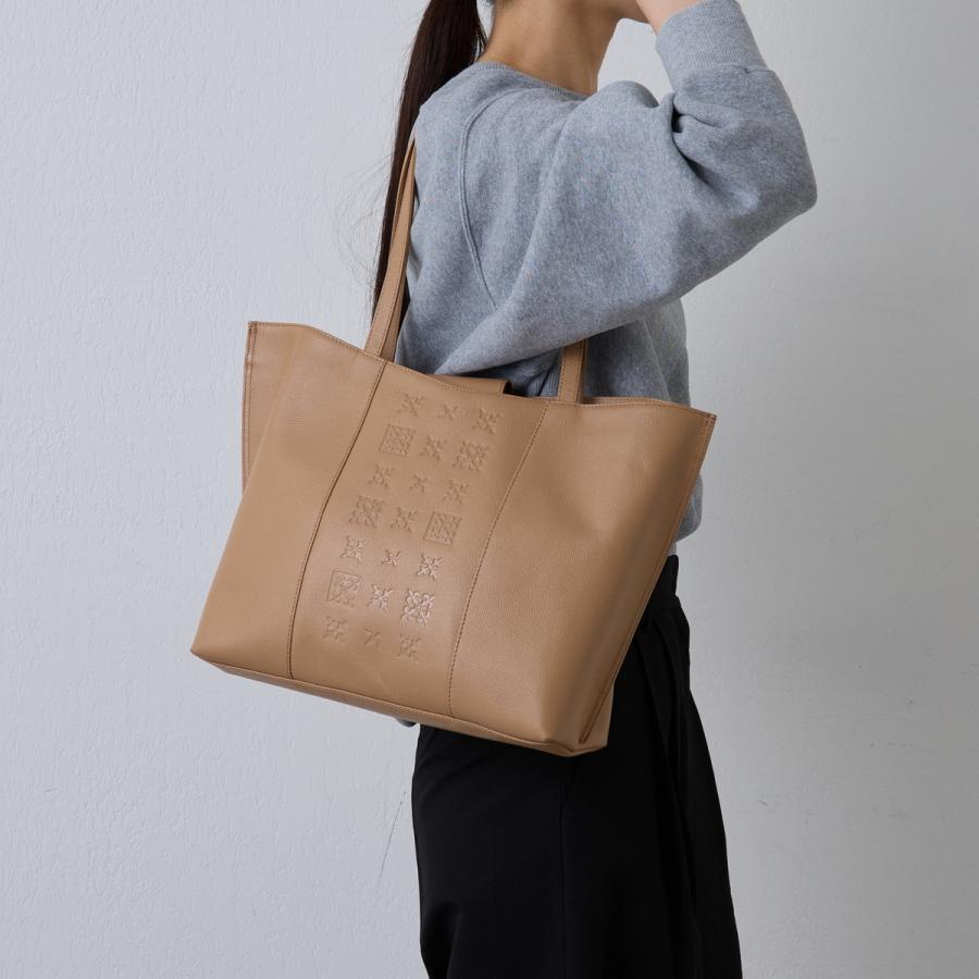 russet（ラシット） 【2024AW】モノグラムプレスレザートートバッグ(CE