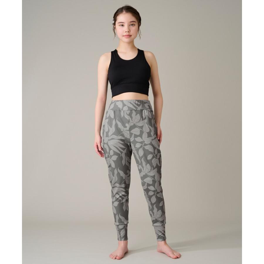 ディフォームフラワーレギンス(WELLNESS&TRAINING WEAR)｜emmi（エミ