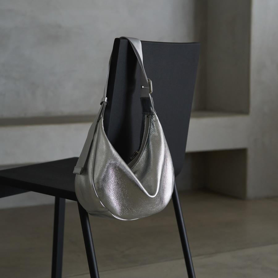 russet（ラシット） ソフトレザーラウンドショルダーバッグ【シルバー