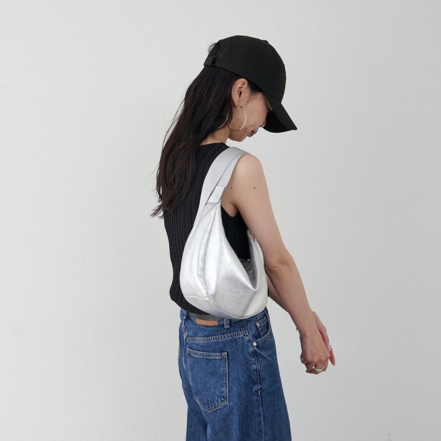 russet（ラシット） ソフトレザーラウンドショルダーバッグ【シルバー