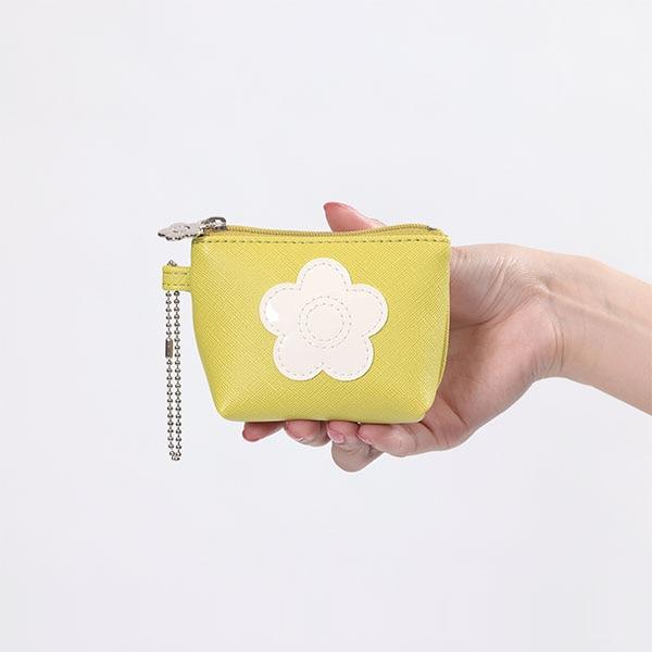 MARY QUANT（マリークヮント） カラフルファンファーレ 舟型ポーチ