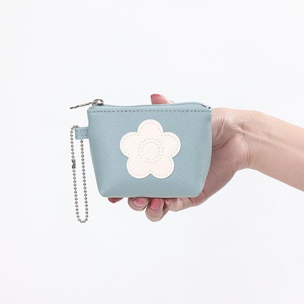 MARY QUANT（マリークヮント） カラフルファンファーレ 舟型ポーチ