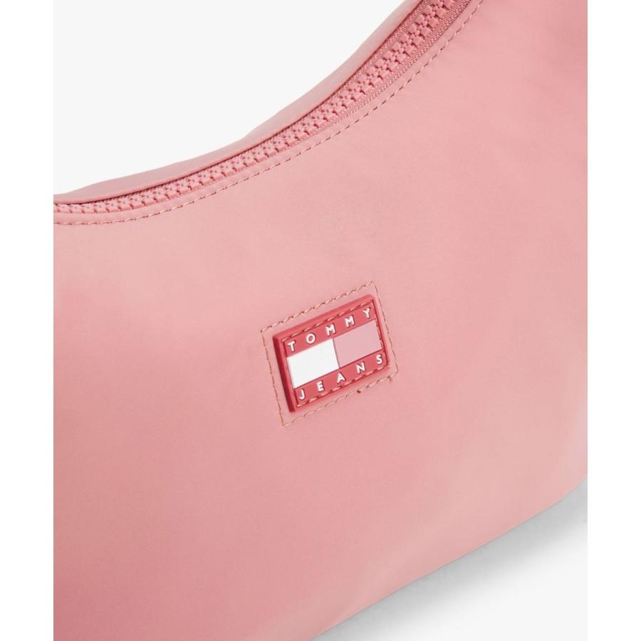 TOMMY JEANS（トミー・ジーンズ） 【IVE Wonyoung / ウォニョン着用