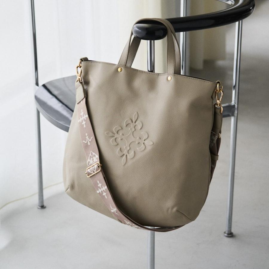 russet（ラシット） スリム2WAYトートバッグ ＜エンボスモノグラム