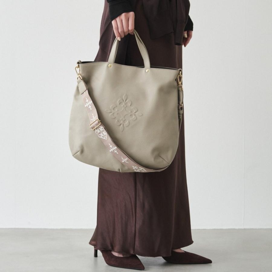 russet（ラシット） スリム2WAYトートバッグ ＜エンボスモノグラム