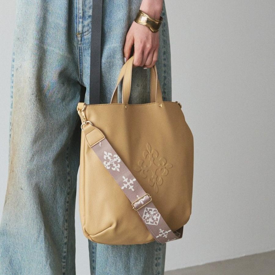 russet（ラシット） スリム2WAYトートバッグ ＜エンボスモノグラム