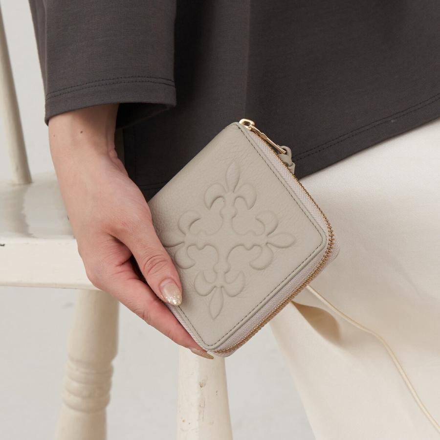 russet（ラシット） エンボスモノグラムラウンドウォレット(SO-431