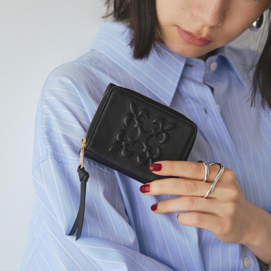 ⭐︎未使用⭐︎russet ラシット モノグラムプレート三つ折りウォレット 財布 russet（ラシット）の「モノグラムプレート三つ折りウォレット(SO-397
