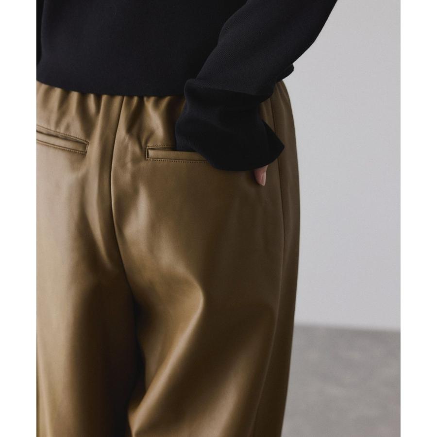 ADAM ET ROPE'（アダムエロペ） シンセティックレザートラックパンツ