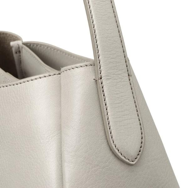 【カーラ】レザーショルダーバッグ S 本革（商品番号：P25−20536）の画像