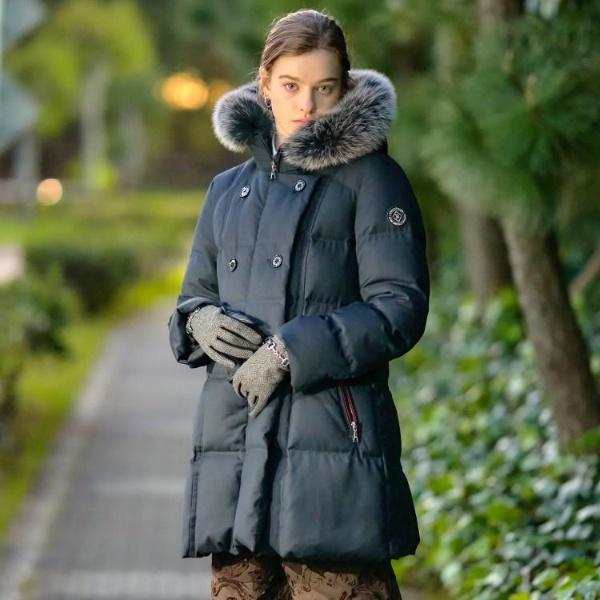 DRESSTERIOR（ドレステリア） 【CLASSY.12月号掲載】ブルーFOXファー