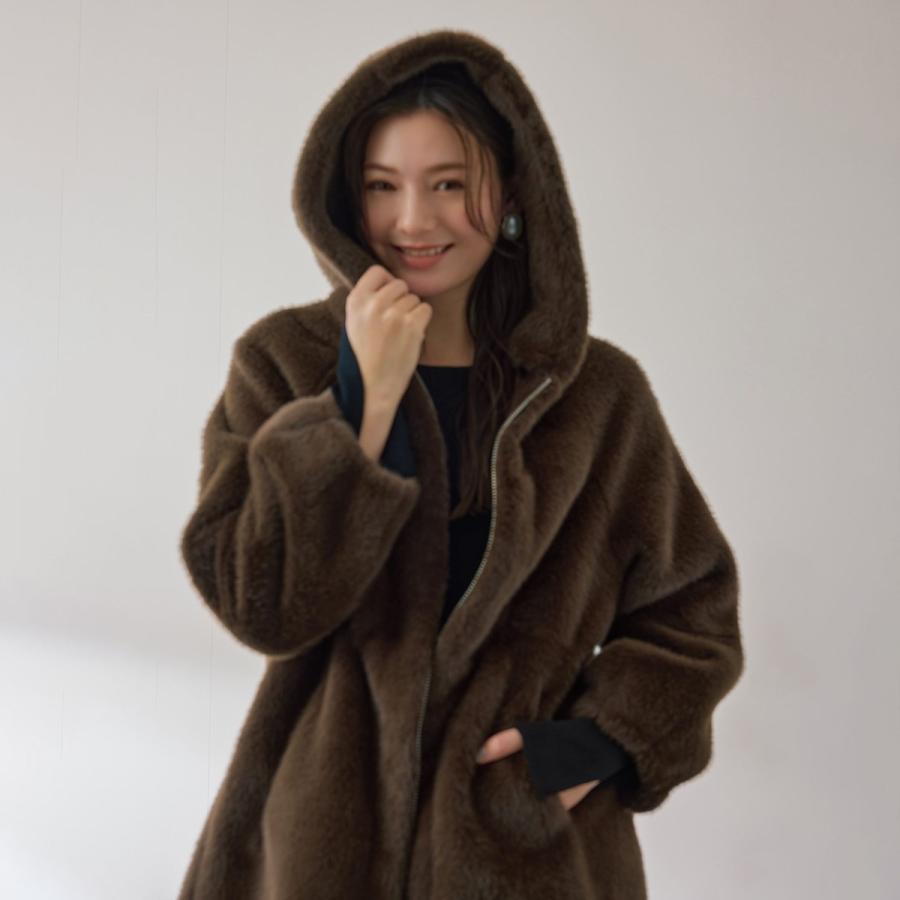 QUEENS COURT（クイーンズコート） フェイクファーフーディショート