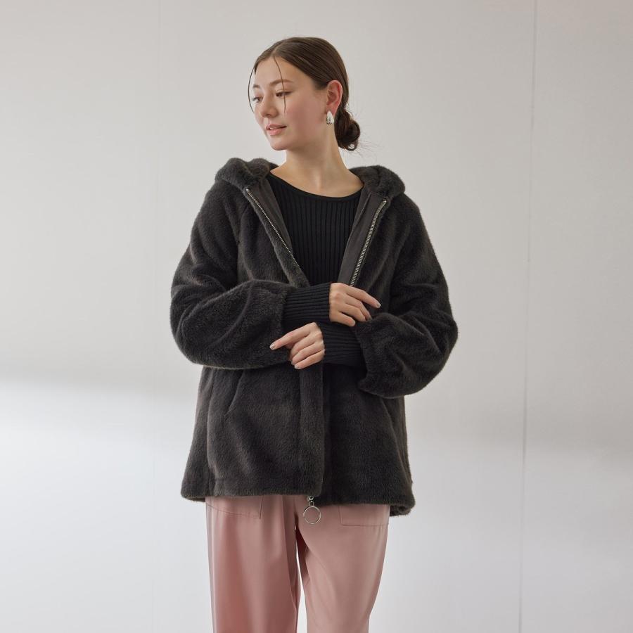 QUEENS COURT（クイーンズコート） フェイクファーフーディショート