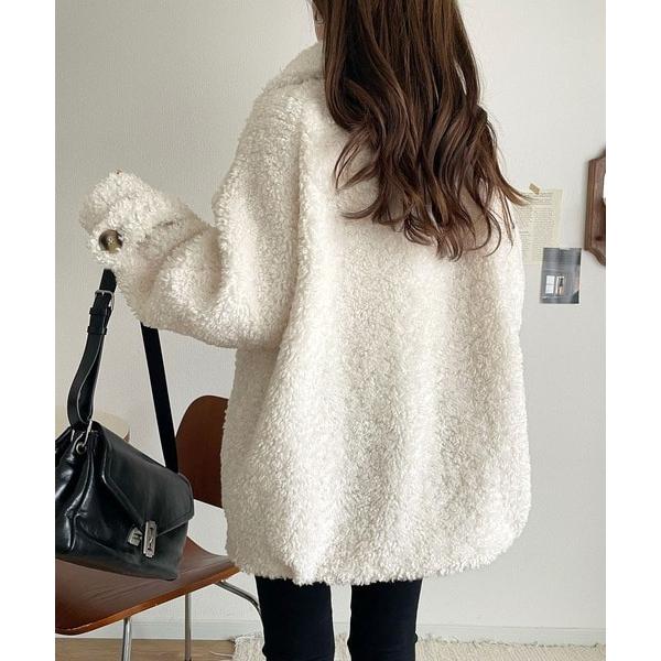 ふんわり包まれる贅沢な季節感。スタンドカラープードルボアダブル